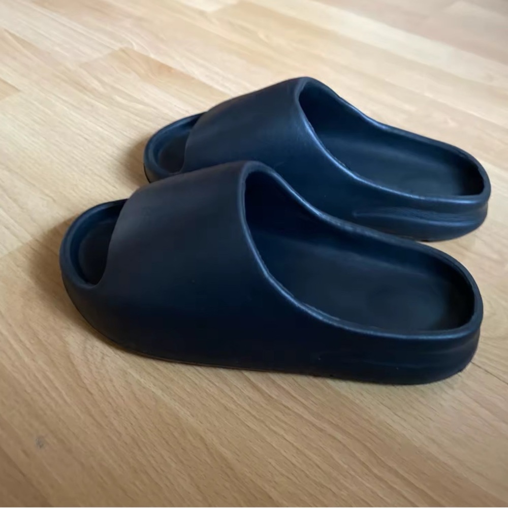 Men's Unisex Black Slip-On Loafers